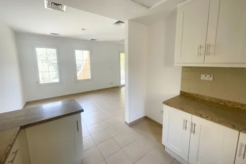 2 Bedrooms Villa in Palmera 2