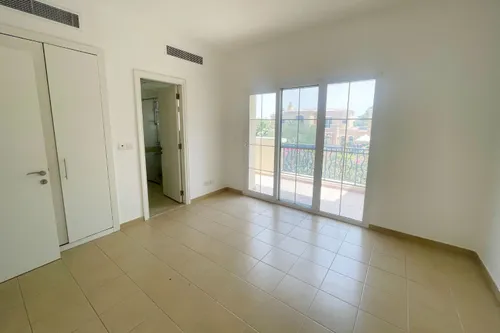 2 Bedrooms Villa in Palmera 2