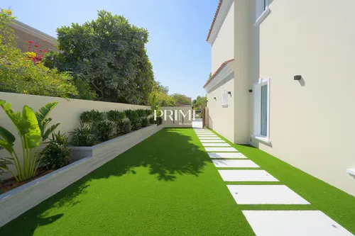 5 Bedrooms Villa in Mirador La Coleccion 1