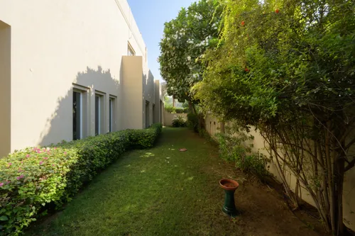 5 Bedrooms Villa in Al Mahra