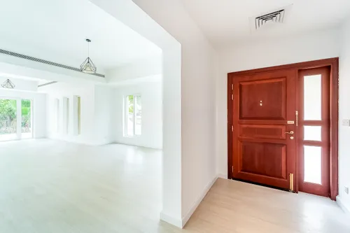 5 Bedrooms Villa in Al Mahra