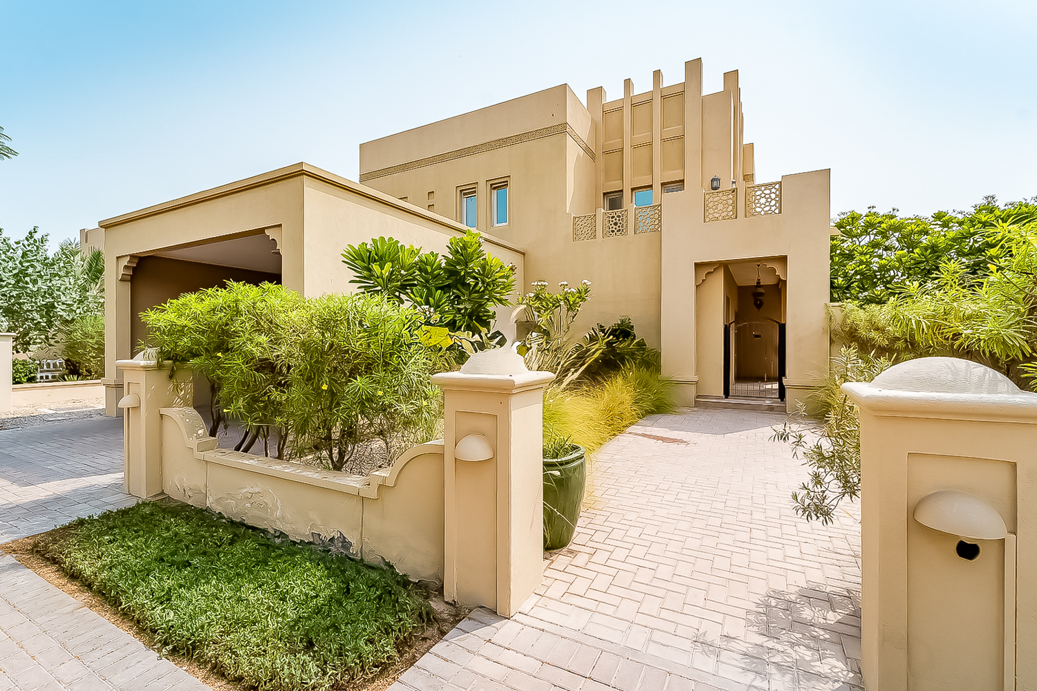 5 Bedrooms Villa in Al Mahra