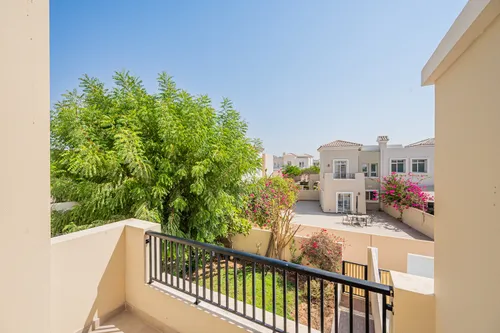 3 Bedrooms Villa in Alma 2