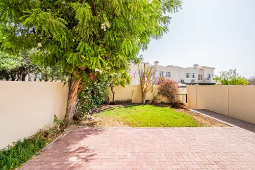 3 Bedrooms Villa in Alma 2