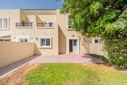3 Bedrooms Villa in Alma 2
