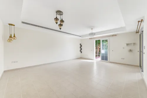 3 Bedrooms Villa in Alma 2