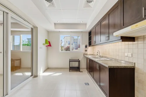 3 Bedrooms Villa in Alma 2