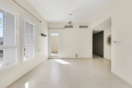 3 Bedrooms Villa in Alma 2