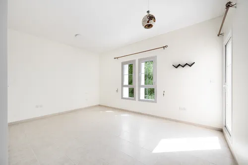 3 Bedrooms Villa in Alma 2