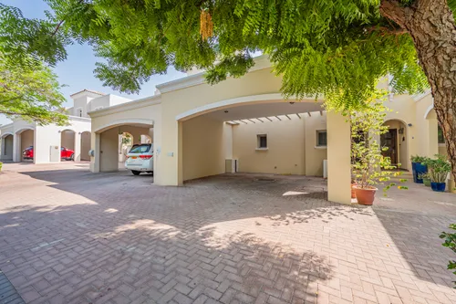 3 Bedrooms Villa in Alma 2