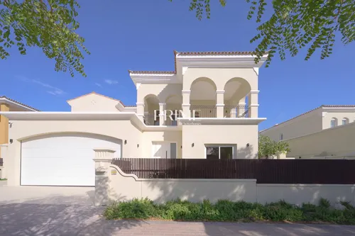 5 Bedrooms Villa in Mirador