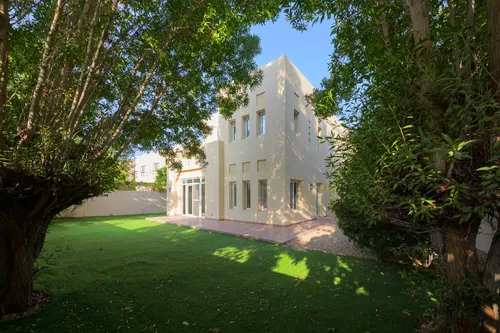 4 Bedrooms Villa in Al Mahra