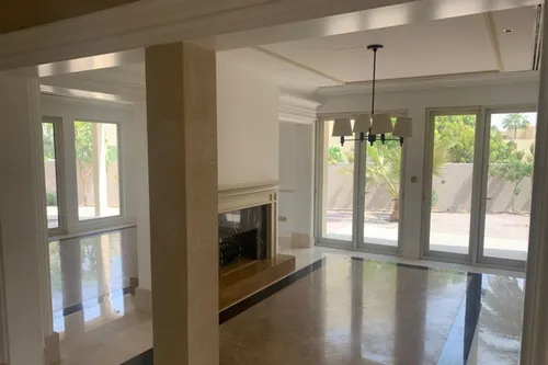 5 Bedrooms Villa in Savannah 1