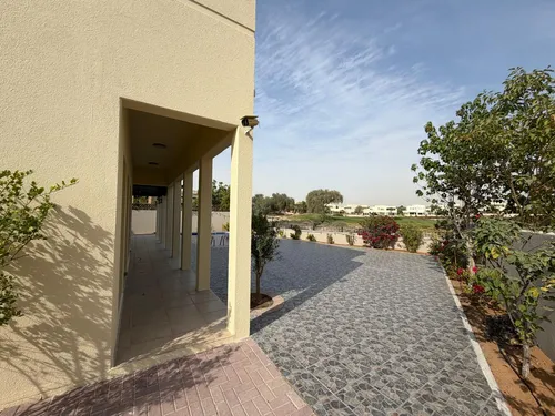 5 Bedrooms Villa in Savannah 1