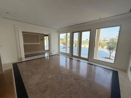 5 Bedrooms Villa in Savannah 1