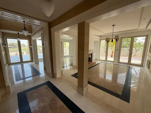 5 Bedrooms Villa in Savannah 1