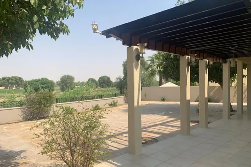 5 Bedrooms Villa in Savannah 1