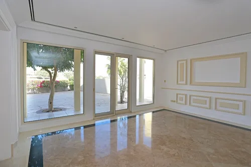 5 Bedrooms Villa in Savannah 1