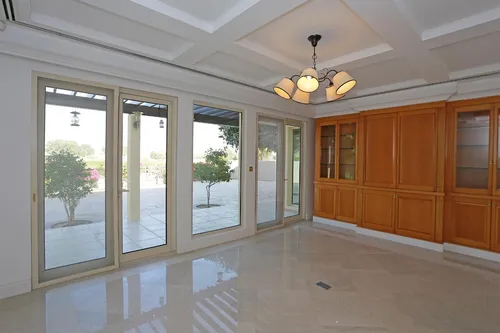 5 Bedrooms Villa in Savannah 1