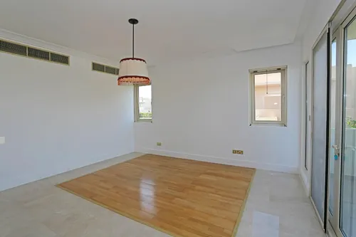 5 Bedrooms Villa in Savannah 1