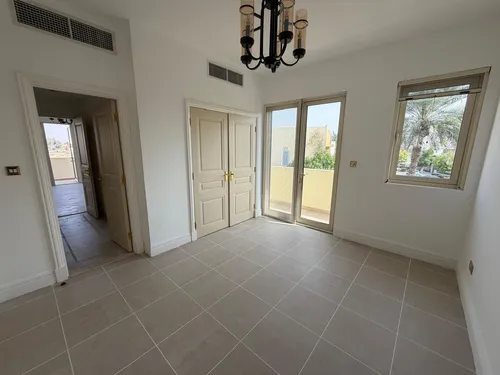 5 Bedrooms Villa in Savannah 1