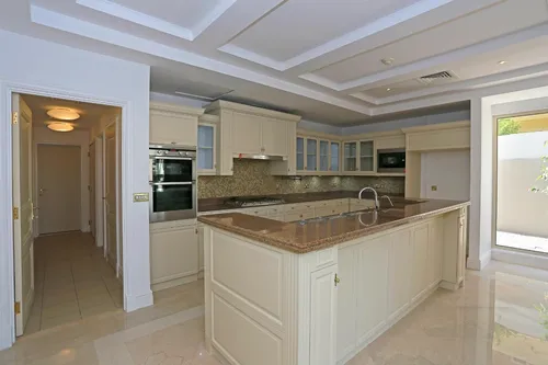 5 Bedrooms Villa in Savannah 1