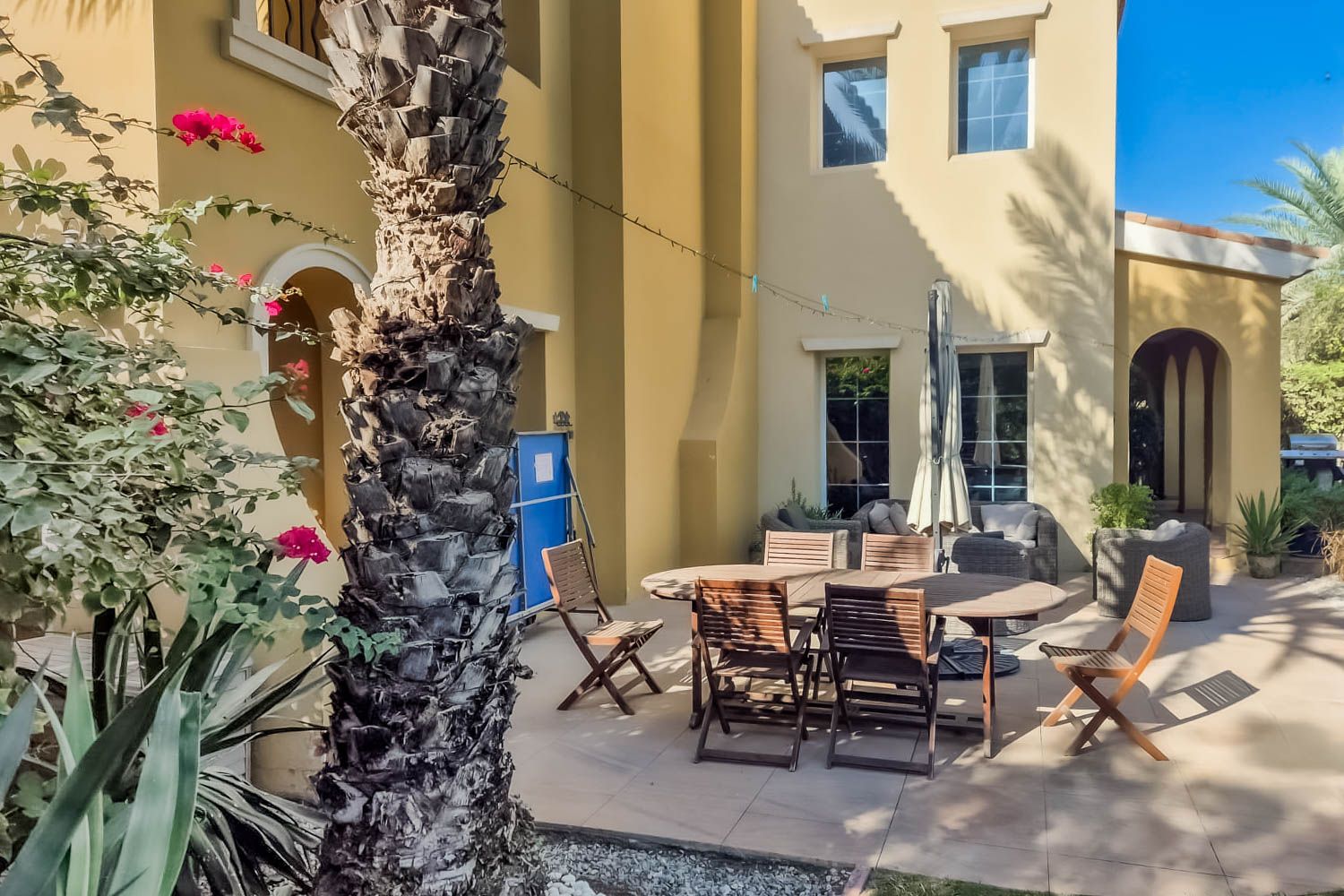 3 Bedrooms Villa in Palmera 2