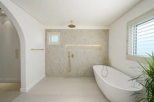 5 Bedrooms Villa in Al Mahra