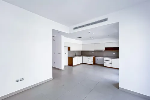 3 Bedrooms Townhouse in Camelia 1