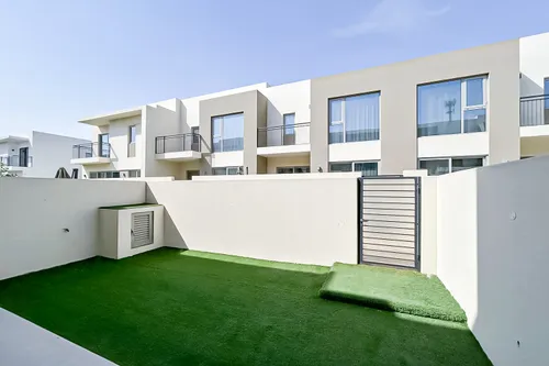3 Bedrooms Townhouse in Camelia 1