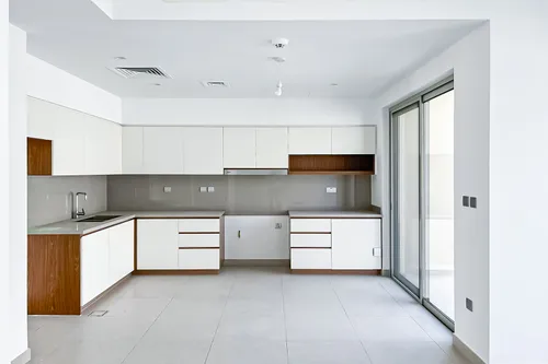 3 Bedrooms Townhouse in Camelia 1