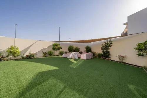 4 Bedrooms Townhouse in Camelia 1