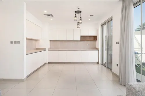 4 Bedrooms Townhouse in Camelia 1