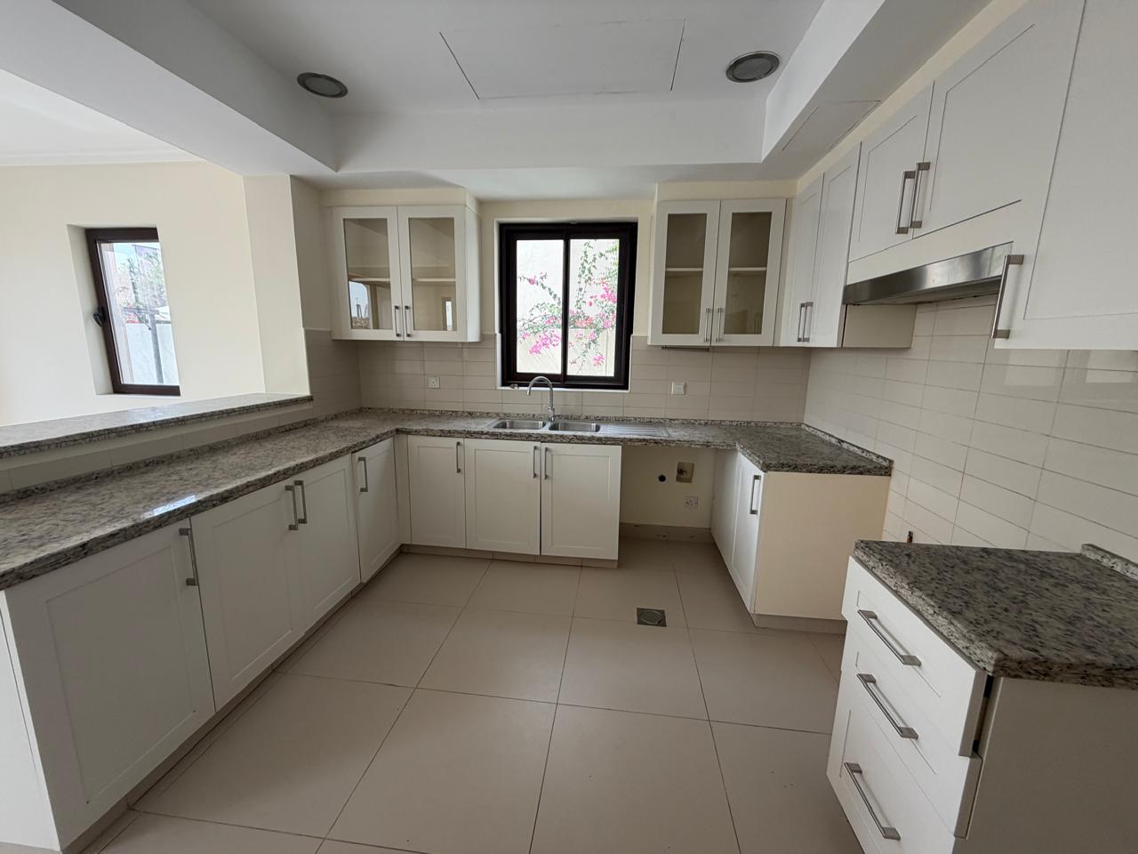 3 Bedrooms Villa in Samara