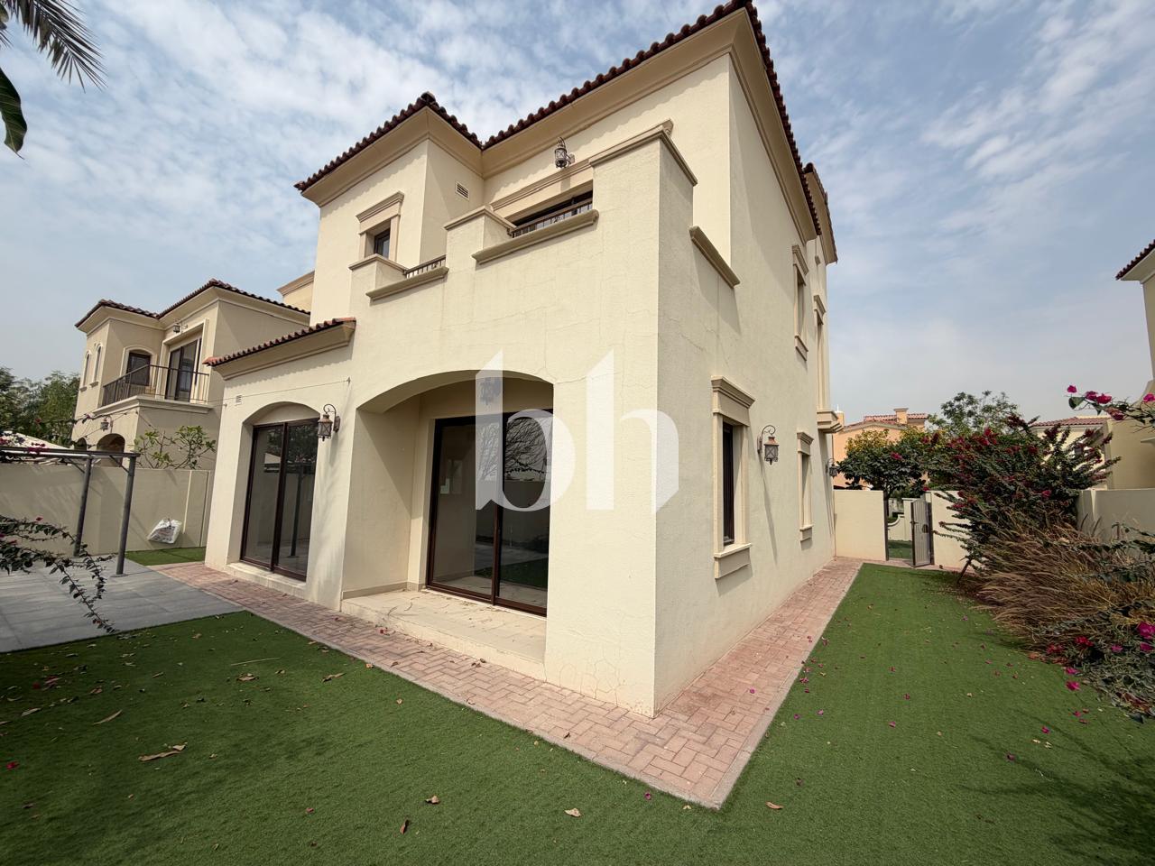 Single Row | 3 Beds | Near Souk And Entrance