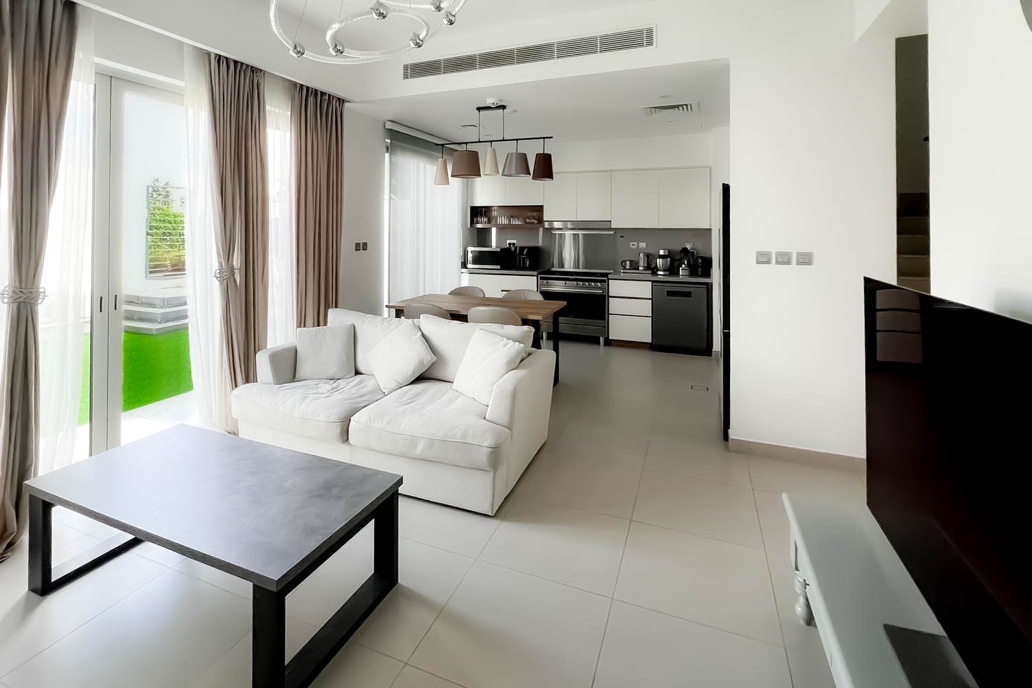 4 Bedrooms Townhouse in Camelia 1