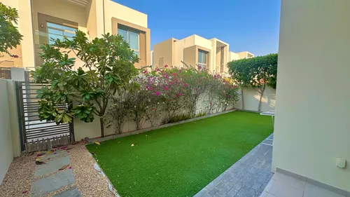 4 Bedrooms Townhouse in Reem Community