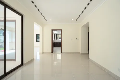 5 Bedrooms Villa in Samara