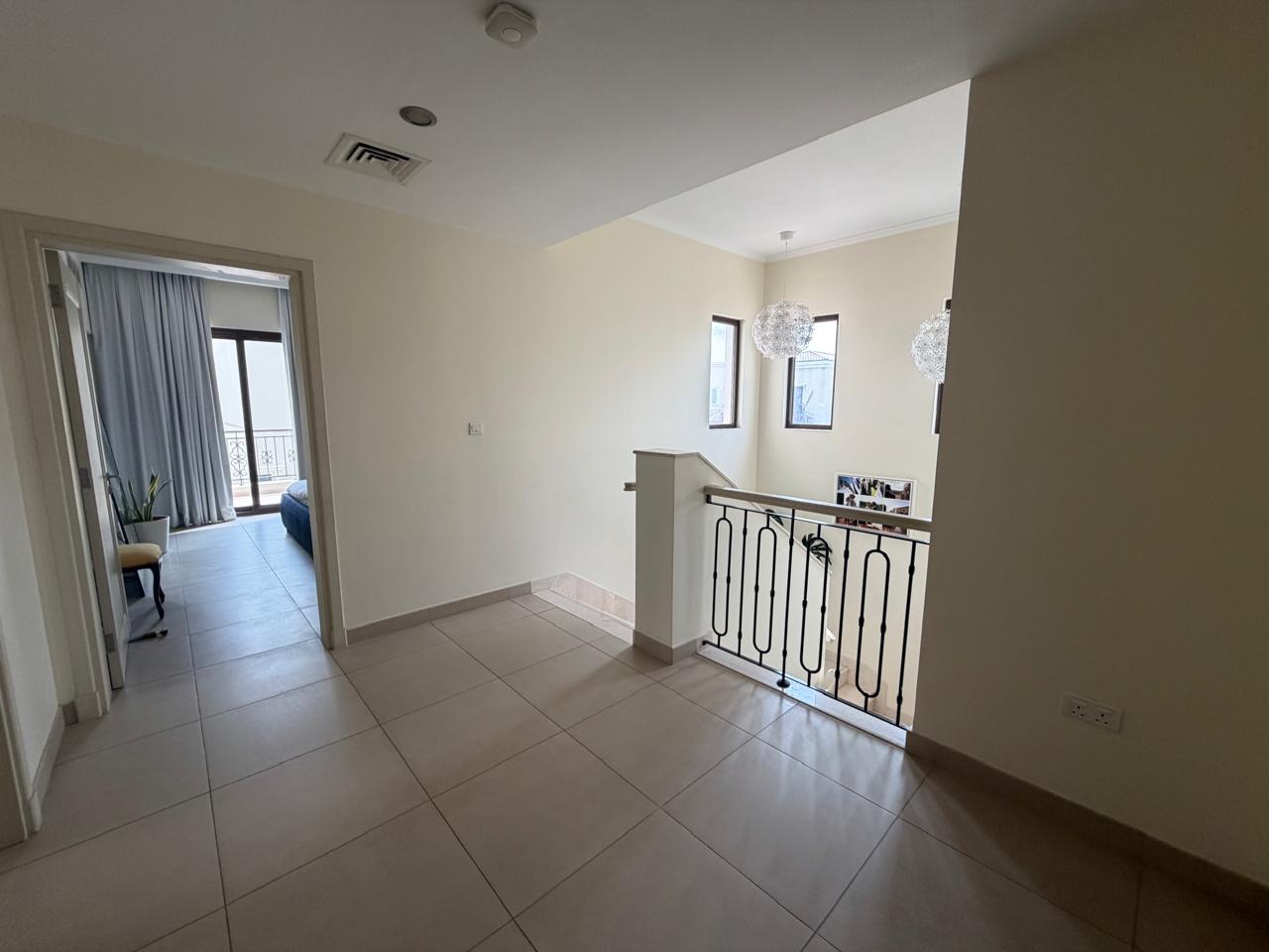 5 Bedrooms Villa in Lila