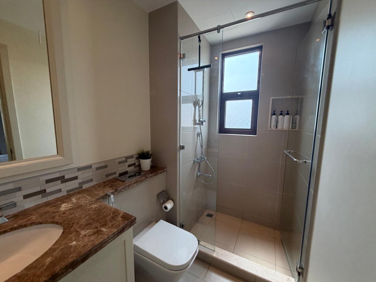 5 Bedrooms Villa in Lila