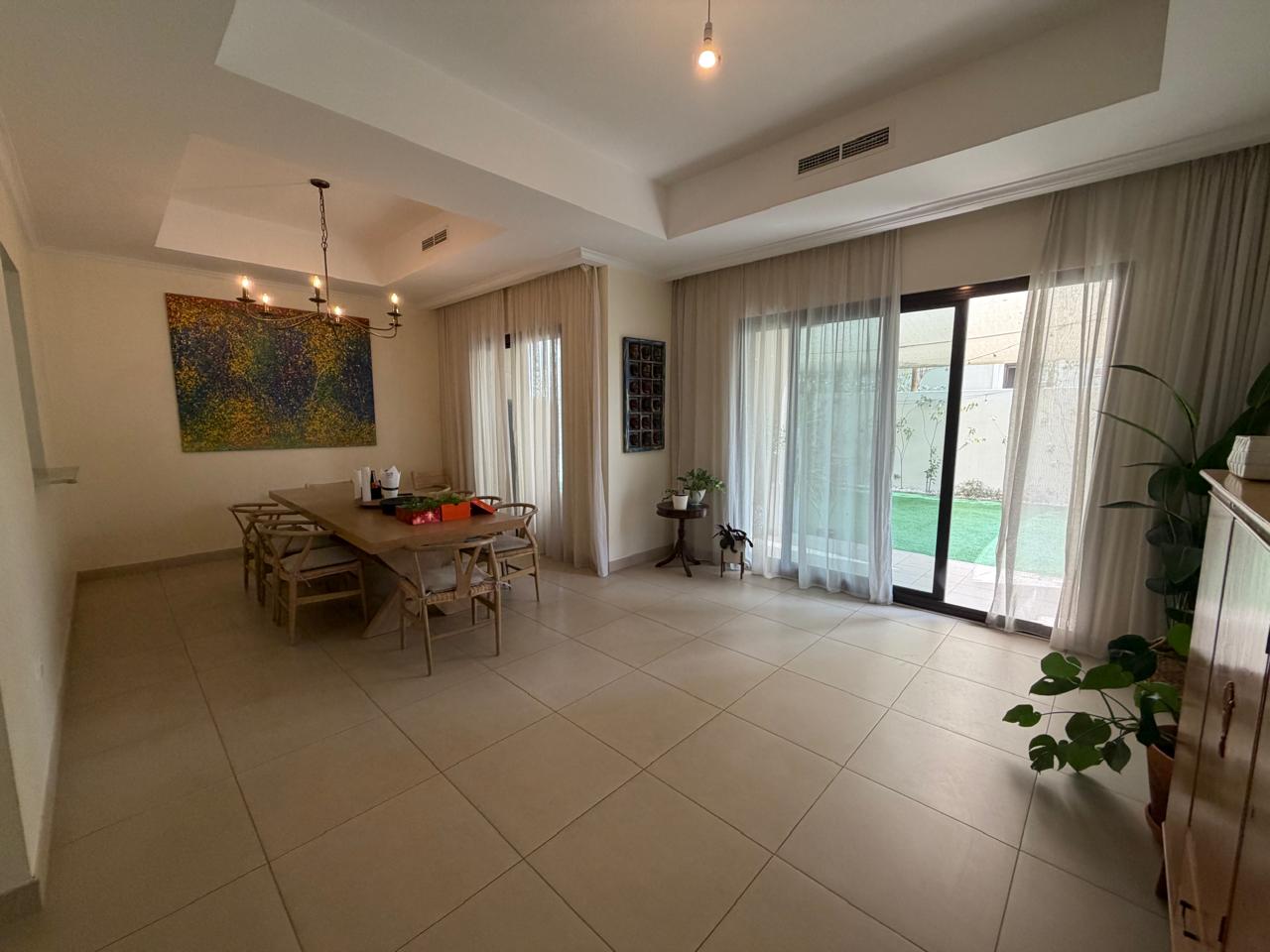 5 Bedrooms Villa in Lila