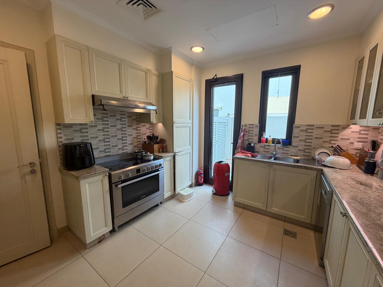 5 Bedrooms Villa in Lila