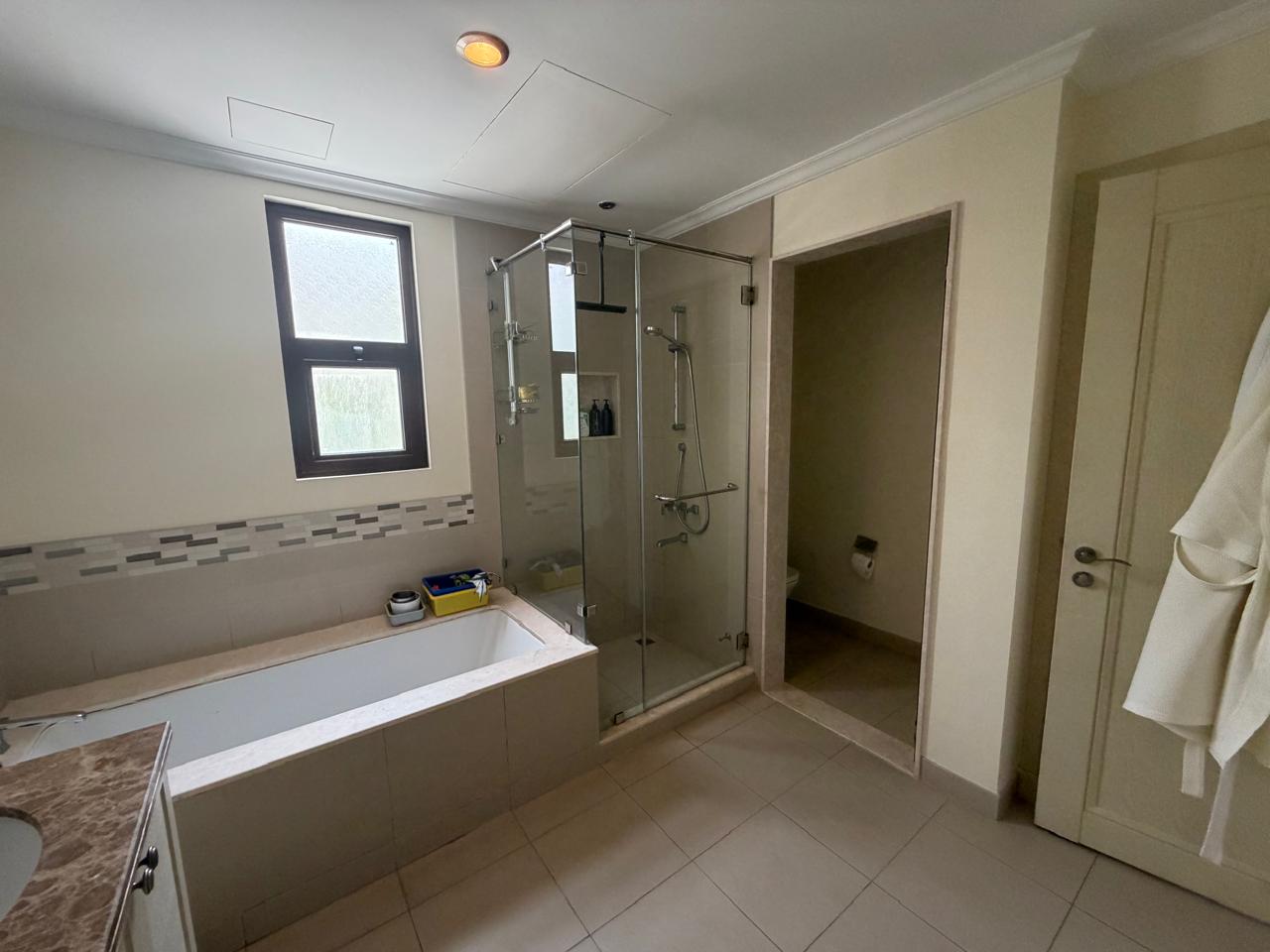 5 Bedrooms Villa in Lila