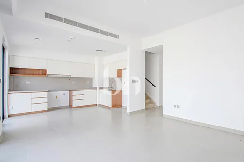 Single Row | Private | 4 Bedrooms | Available Feb