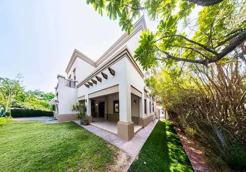 6 Bedrooms Villa in Yasmin