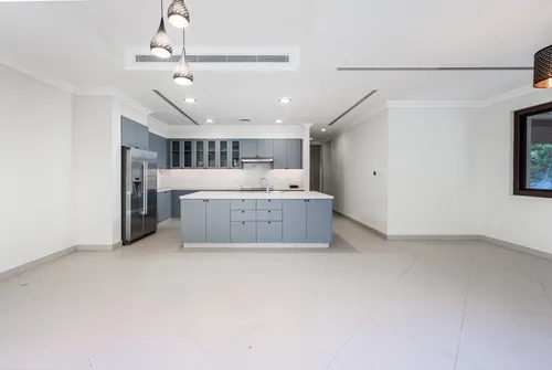 6 Bedrooms Villa in Yasmin