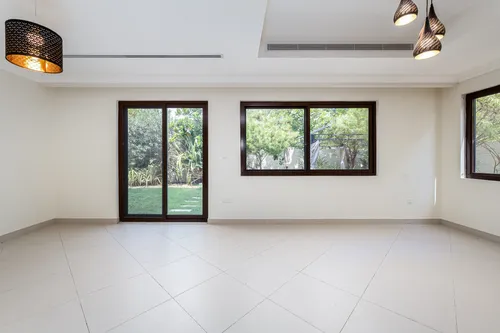 6 Bedrooms Villa in Yasmin
