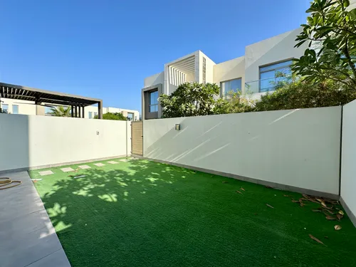 3 Bedrooms Townhouse in Reem Community