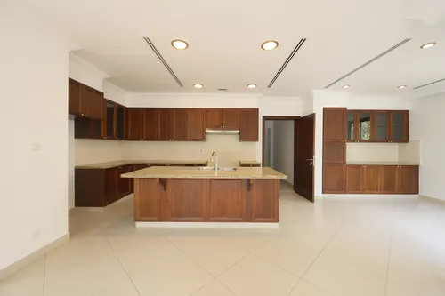 5 Bedrooms Villa in Yasmin