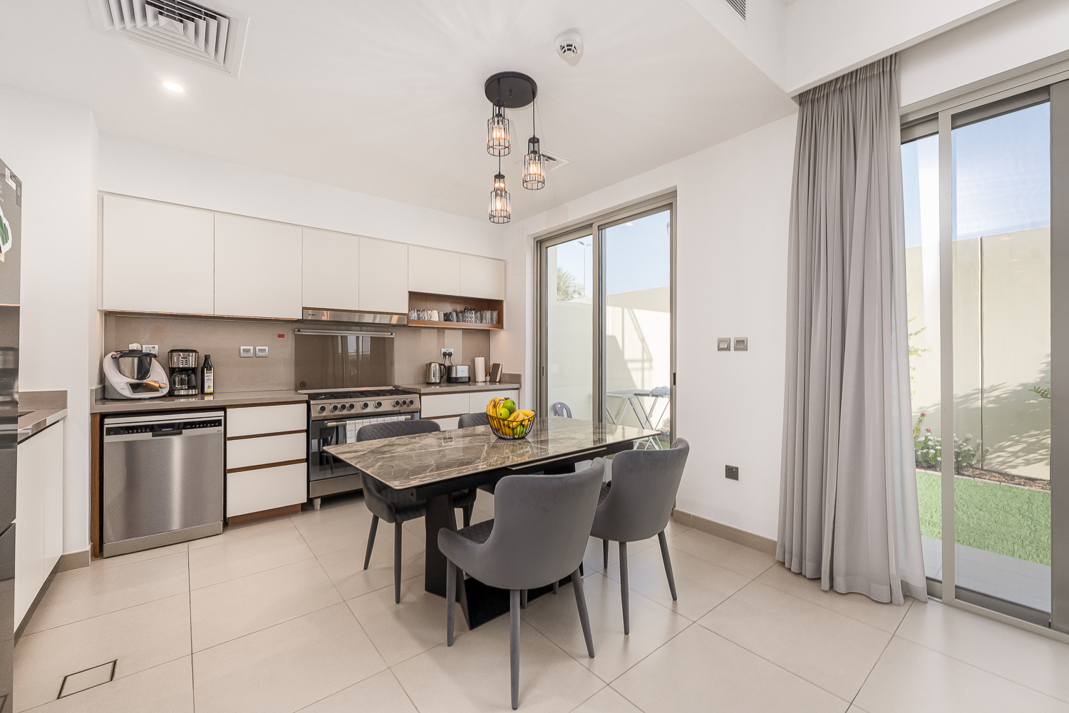 4 Bedrooms Townhouse in Camelia 2